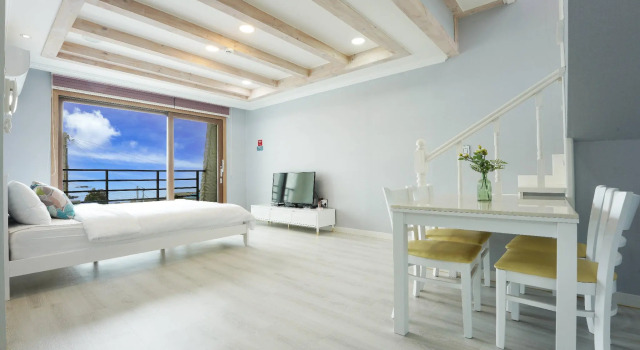Airport 8Km, Ocean view 203 (Purple Love Room)