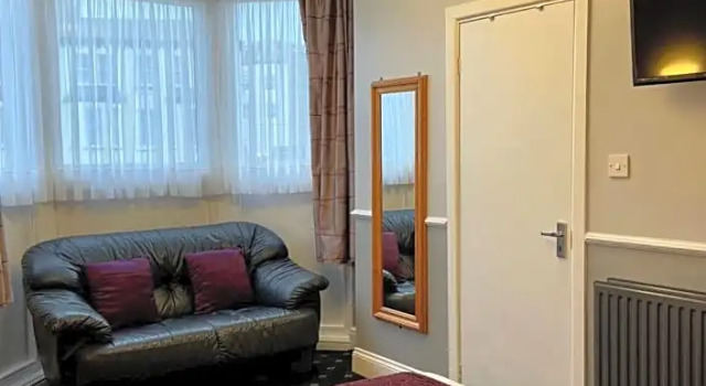 Семейный номер Standard Palm Court Hotel