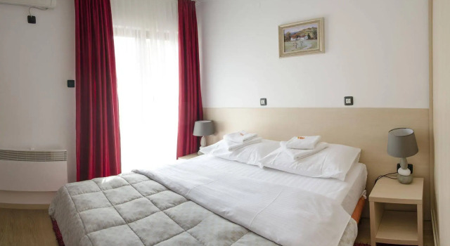 Hotel Viv, Забронировать Отель Отели Требине с парковкой, рядом с Bazen Bregovi Public Beach, Парковка