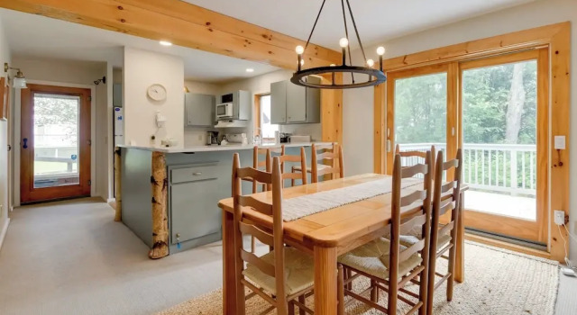 Indoor Hot Tub: Sugarbush Retreat on Lincoln Peak, Book Feriehus Mad River Valley USA