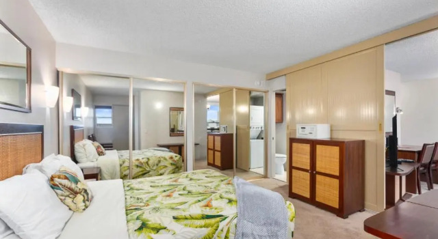 Апартаменты Waikiki Beach Condominiums