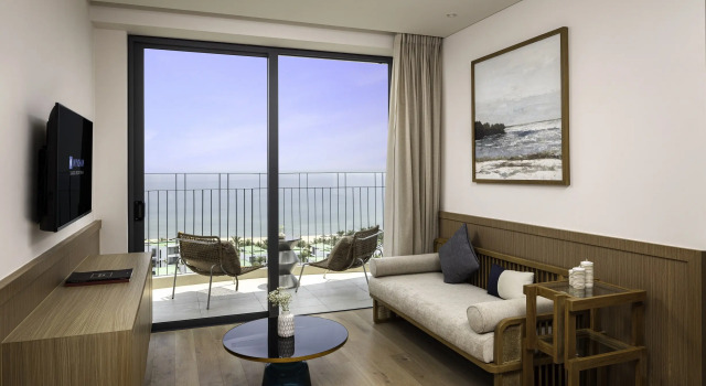Люкс Luxury с 3 комнатами с видом на океан Wyndham Royal Beachfront Resort & Spa Danang