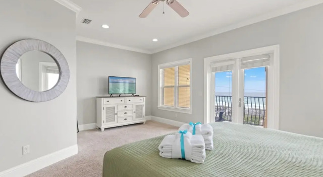 Коттедж Walk To The Beach! 3 Story Home! 2 Balconies With Gulf Views