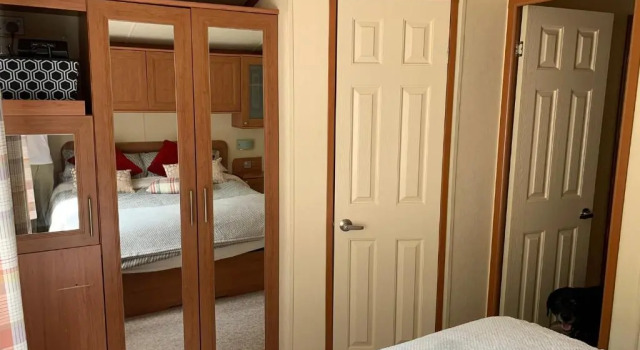 Devine's Caravan Sleeps 6 by River, Book Hotel Hawick Borders