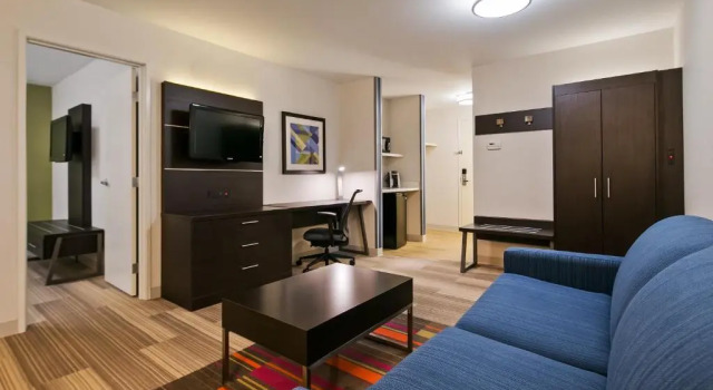 Двухместный люкс c 1 комнатой Holiday Inn Express Hotels & Suites Burlington by IHG
