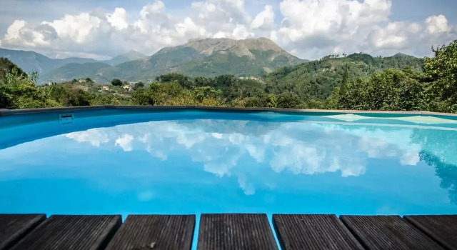 Vintage Holiday Home in Montemagno Camaiore With Sauna