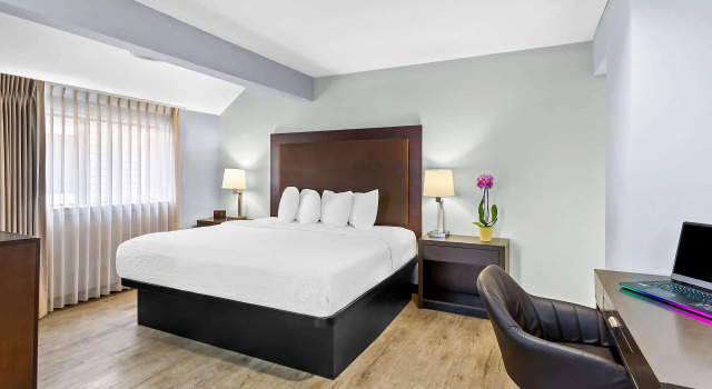 Четырёхместный люкс SureStay Studio by Best Western Pensacola