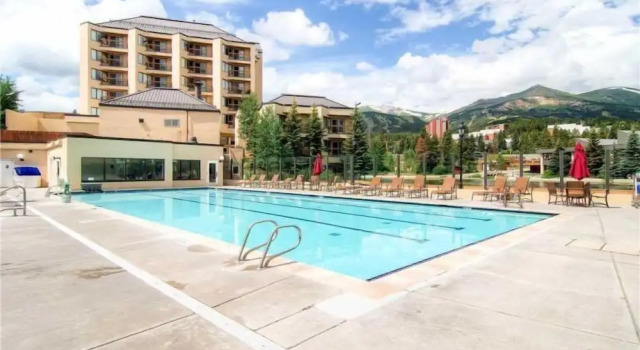 Spacious 4 Bedroom Vacation Rental in Convenient Location with Scenic Views, Pool, Hot Tub