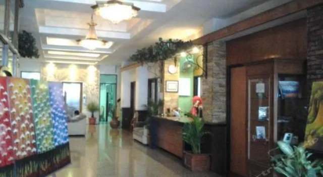 Front One Hotel Mesir Surabaya