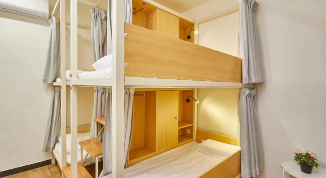 Кровать в общем номере (женский номер) Meego Qingwen Hotel Shanghai Jingan
