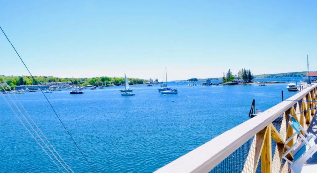 Четырёхместный номер Standard с видом на гавань Fishermans Wharf Inn