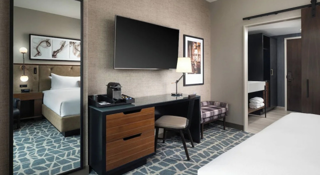 Четырёхместный номер Standard Hotel Distil, Autograph Collection