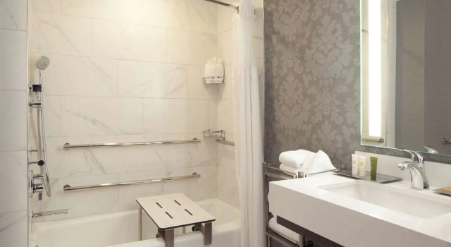 Номер Standard с видом на город Hilton Atlanta/Marietta Hotel & Conference Center