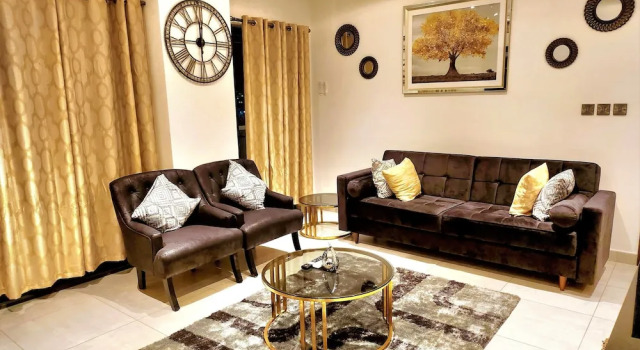 Chafford Suite-Douglas Luxury Apartments, Prenota Appartamento Adenta Tema