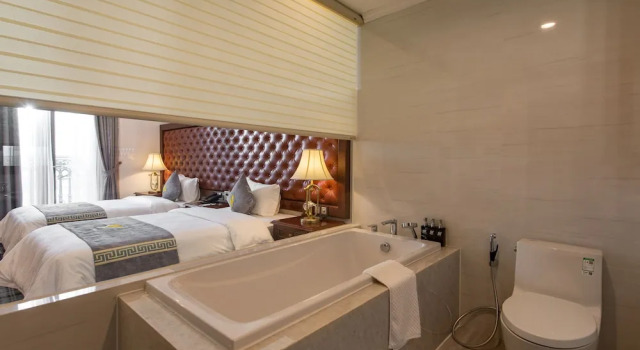 Двухместный номер Superior с балконом THE SHINE HOTEL