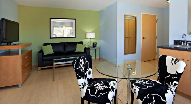 Двухместный люкс c 1 комнатой Holiday Inn Express Hotel & Suites Rock Springs Green River by IHG
