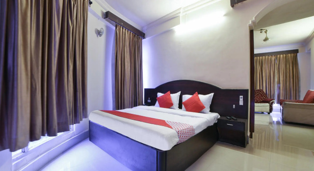 OYO Flagship 16018 Rainbow Saphire, Rezerwuj Hotel Lakdi Ka Pul 