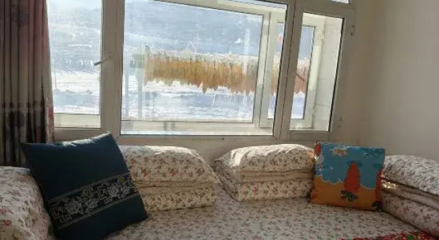 Кровать в общем номере Liu family compound in Snow Valley