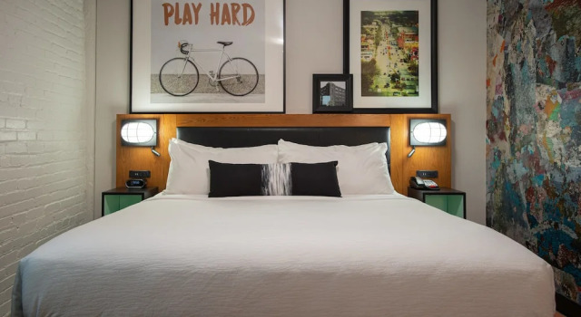 Двухместный люкс для гостей с ограниченными возможностями Hotel Indigo - Madison Downtown by IHG
