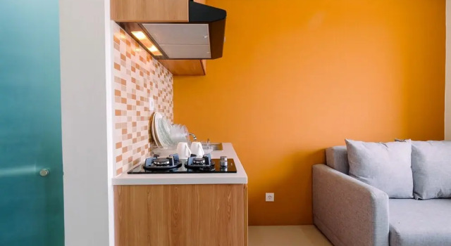 Functional and Artistic 2BR Green Pramuka Apartment, Prenota Appartamento Cempaka Putih 