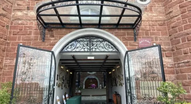 Deyang Castle Hotel, Rezerwuj Hotel Hotele w Deyang z parkingiem, Parking