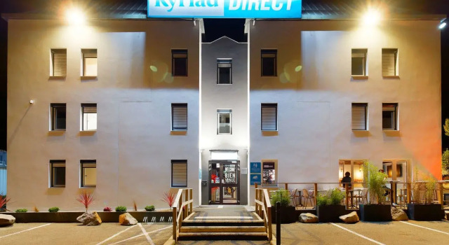 Blue Hotel, Varaa Hotelli  