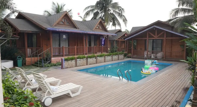 Коттедж с балконом и с видом на бассейн Foxoso Aaristo Baga Beach Resort