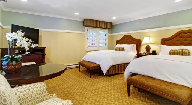 Четырёхместный номер Standard Wayside Inn