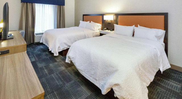 Четырёхместный номер Standard Hampton Inn & Suites Morgantown / University Town Centre