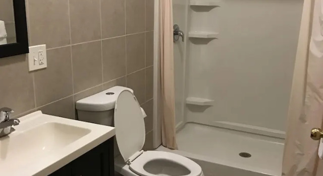 Четырёхместный семейный номер Standard Waterbury Motel