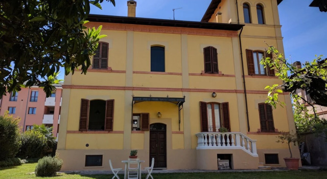 Liberty House, Book Hotel Hotels in Foligno with Parking, Parking
