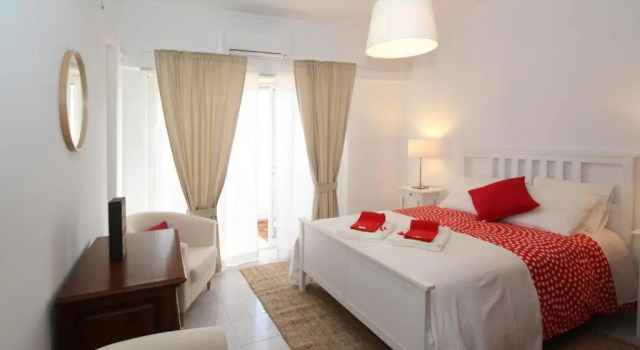 Poppy house in Anjos, Забронировать Отель Арроюш Лиссабон