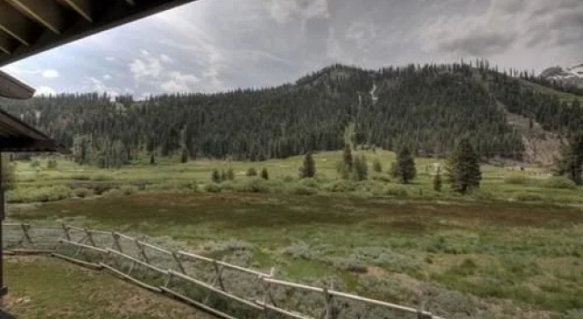 Squaw Valley Meadows Condo, Забронировать Отель Олимпик-Вэлли Скво-Вэлли, рядом с Squaw Creek Golf Course
