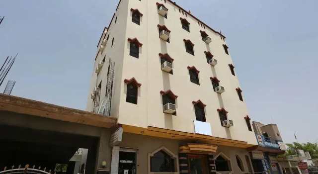 Babu Palace, Забронировать Отель Отели штата Раджастхана с бассейном, Бассейн