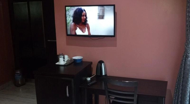 Hard Break Hotels & Suites