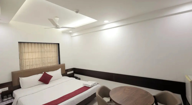 Номер Deluxe Hotel Shagun, Piplod City Centre Surat