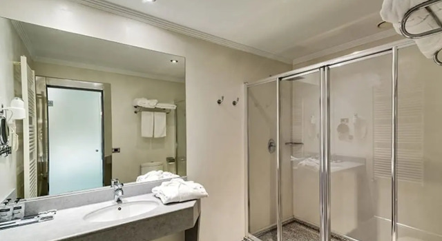 Люкс с балконом Zouk Hotel