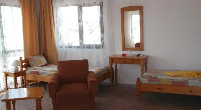 Hotel Stefanov 1, Забронировать Отель Лозенец Район Приморско, рядом с Lozenets Bus Station
