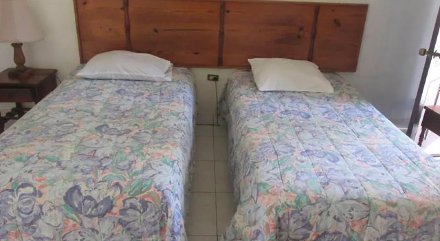 Brandon Hill Guest House, Забронировать Гостевой дом Отели Монтего-Бэй с парковкой, Парковка