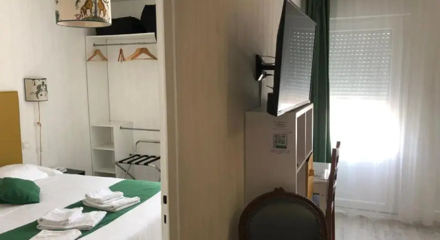 Семейный номер Standard Hotel Le Crist Al, Front de mer, chambres climatisées et son studio non climatisé, proche du centre ville