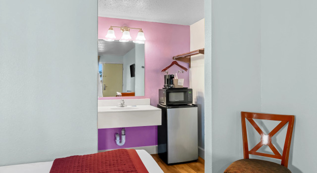 Четырёхместный номер Standard Knights Inn San Antonio near Frost Bank Center