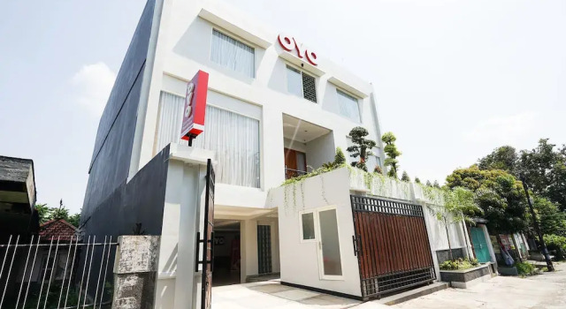 OYO 747 Cipunegara Residence