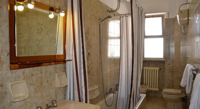 Standard cvadruplă cameră Hotel A-14