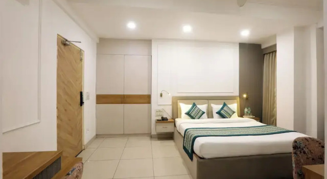 Номер Deluxe Hotel Emerald Suites & Banquet By Aura