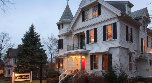 Lang House on Main Street Bed & Breakfast, Забронировать Отель «постель и завтрак» Берлингтон Burlington Area, рядом с Вермонтский университет