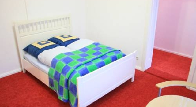 Villa Wittenau Ferienwohnung Eg, Rezerwuj Willa Hotele w Reinickendorf z parkingiem, Parking