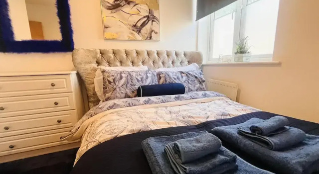 Beautiful 2 - Bed Apartment in Aylesbury, Забронировать Апартаменты/квартира Отели Эйлсбери с парковкой, рядом с Музей графства Бакингемшир, Парковка