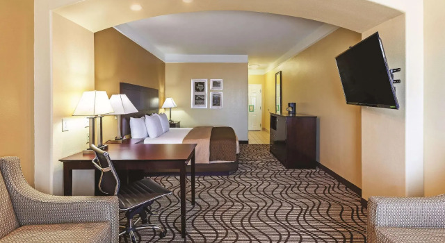 Номер Deluxe La Quinta Inn & Suites by Wyndham Angleton