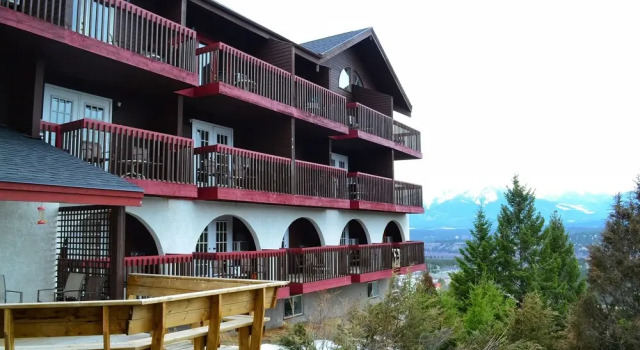Radium Chalet, Boek Chalet Hotels in Brits Columbia met parkeren, Parkeren