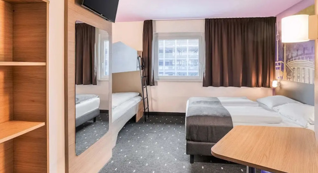 Четырёхместный номер Standard B&B Hotel Stuttgart-Vaihingen